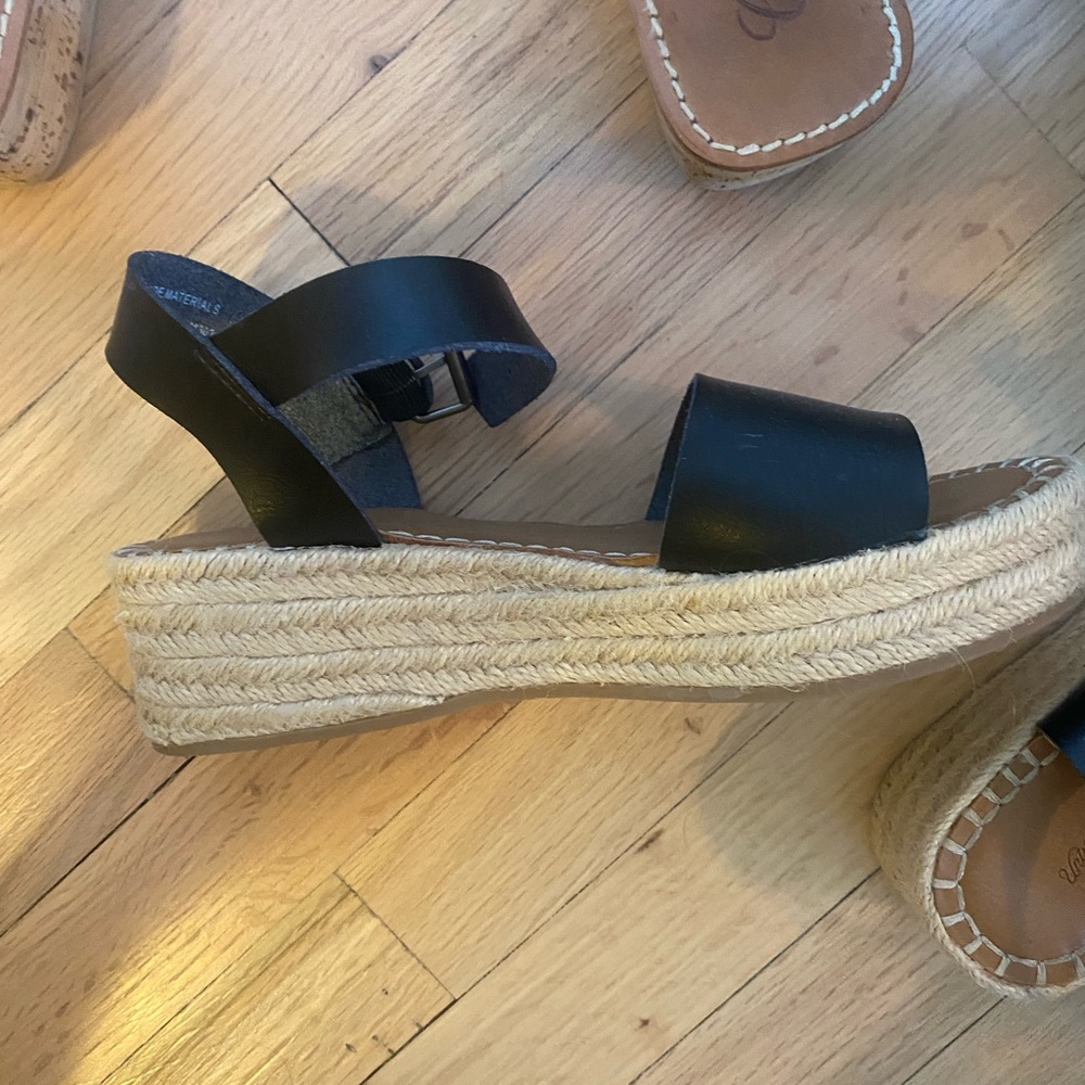Sandals - Picture 2 of 3